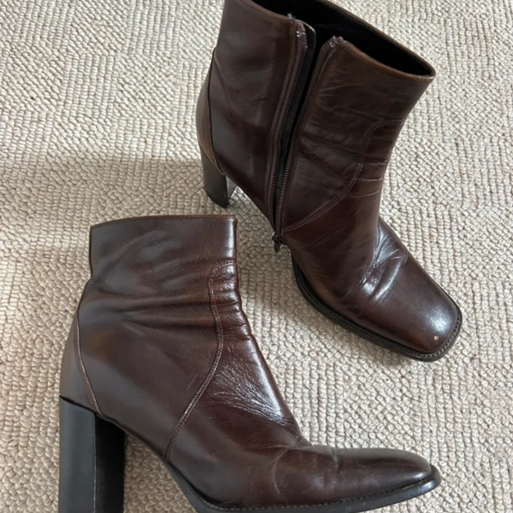 Elegant Dark Brown Heeled Boots